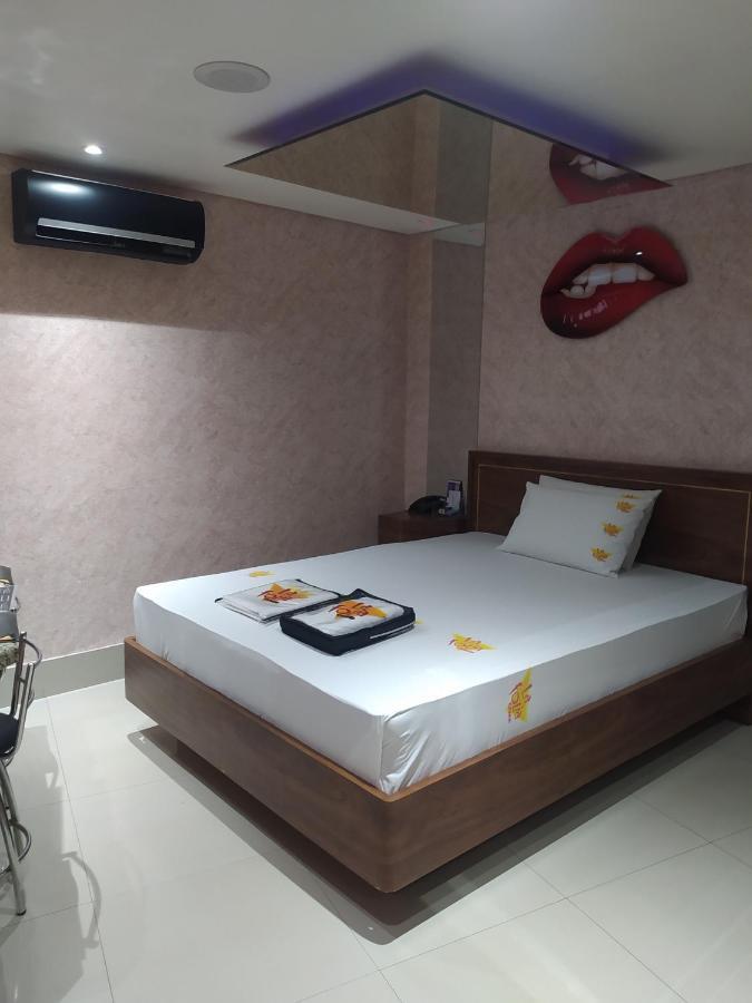 Motel La Folia ฮิเบเราเปรโต ภายนอก รูปภาพ
